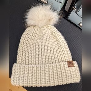 NWT Roots Olivia Rib Toque
